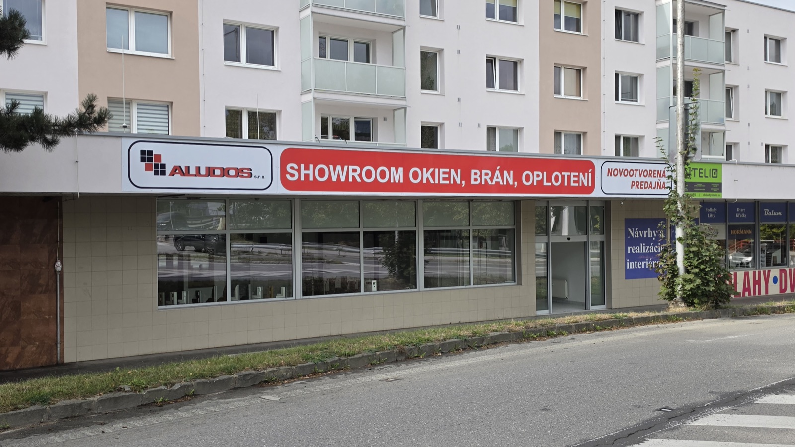 Nový showroom ALUDOS v Považskej Bystrici — exteriér predajne
